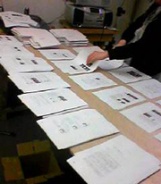 �������H